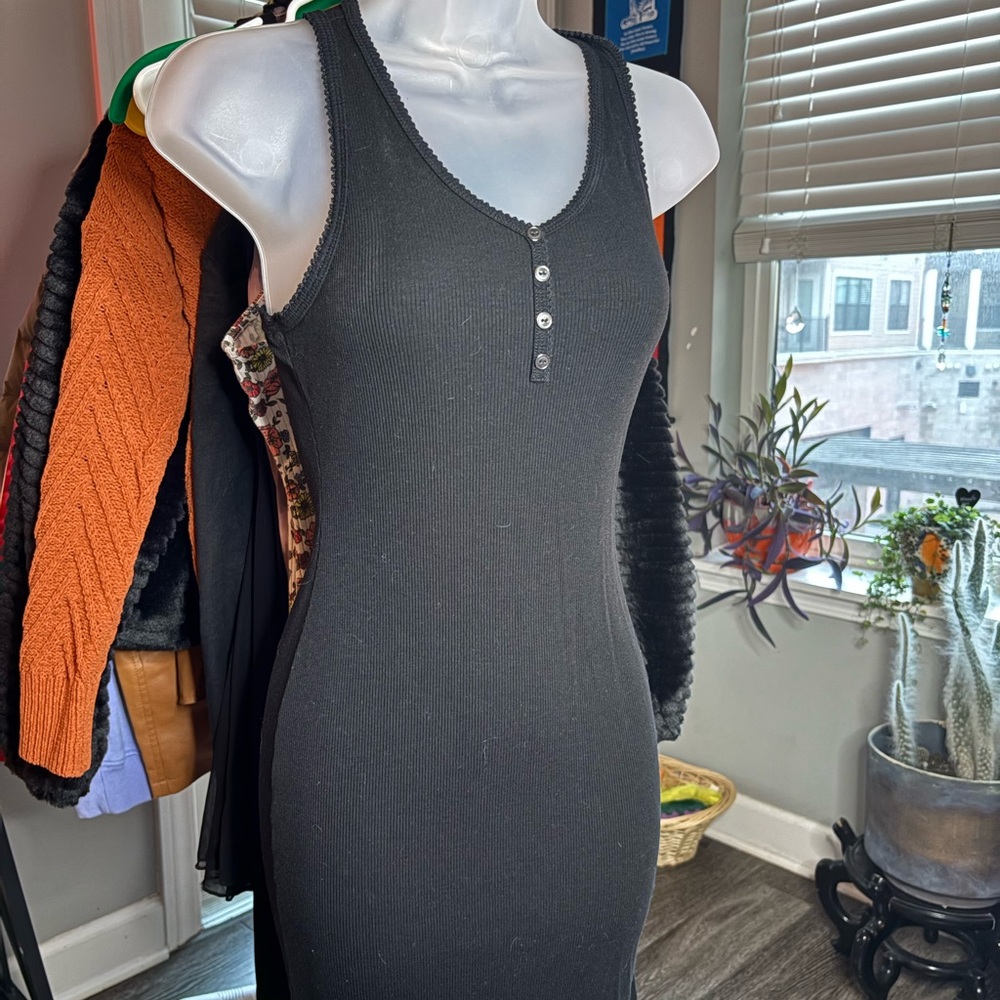 Stylish Black Sleeveless Ribbed Dress